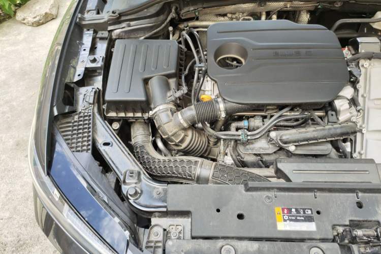 Used Roewe M7 DMH 2025 Model 160km Premium Version Engine Bay Right