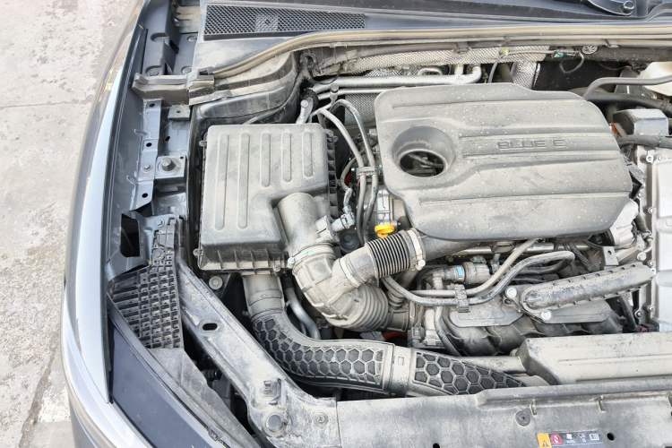 Used Roewe M7 DMH 2025 Model 160km Enjoyment Version Engine Bay Right