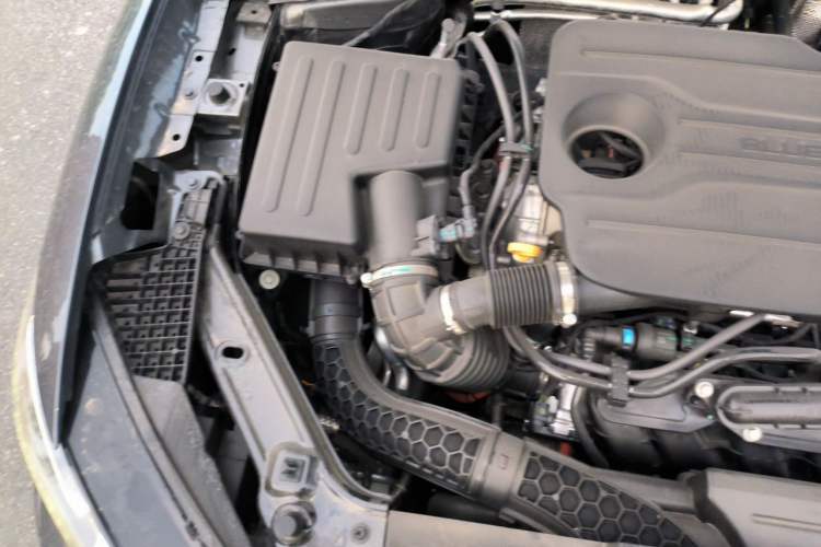 Used Roewe M7 DMH 2025 Model 160km Enjoyment Version Engine Bay Right