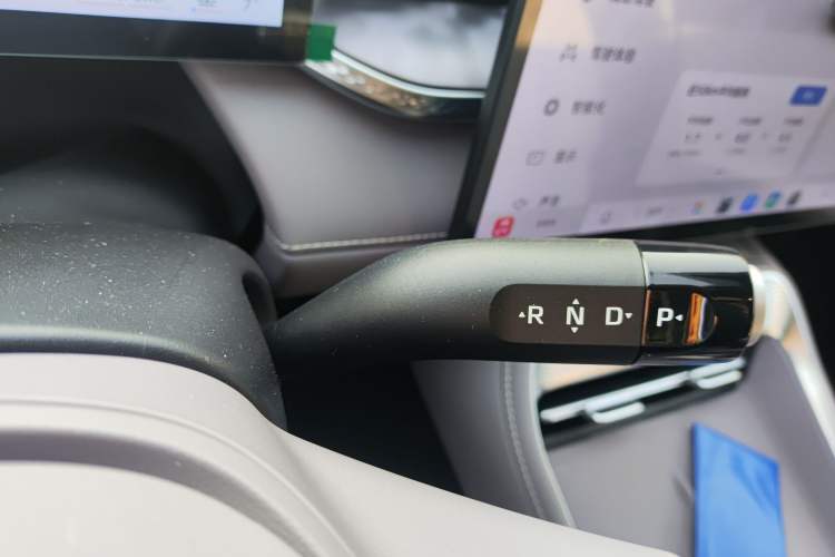 Used Roewe M7 DMH 2025 Model 160km Premium Version Gear Lever