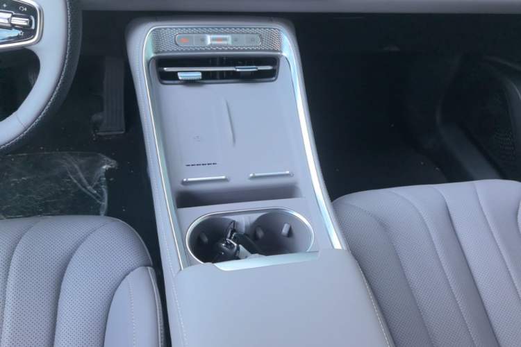 Used Roewe M7 DMH 2025 Model 160km Premium Version Gear Lever