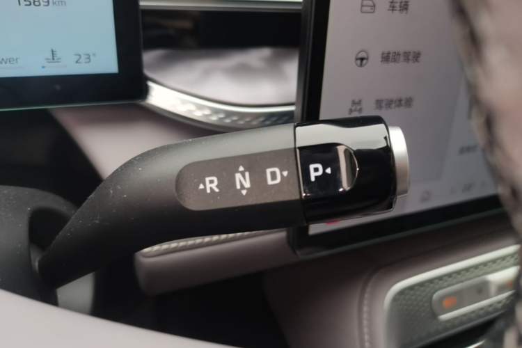 Used Roewe M7 DMH 2025 Model 160km Premium Version Gear Lever