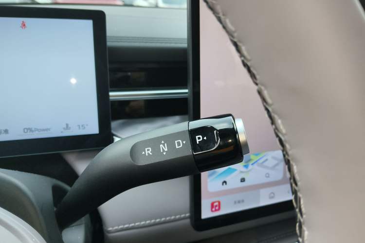 Used Roewe M7 DMH 2025 Model 160km Premium Version Gear Lever