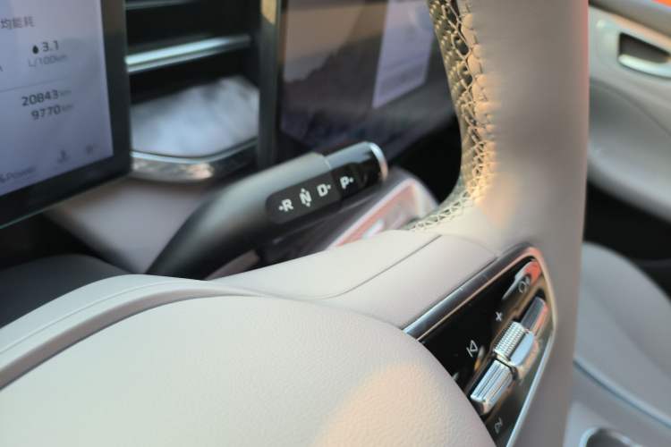 Used Roewe M7 DMH 2025 Model 160km Comfort Version Gear Lever
