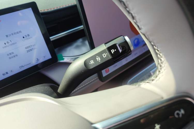 Used Roewe M7 DMH 2025 Model 160km Premium Version Gear Lever