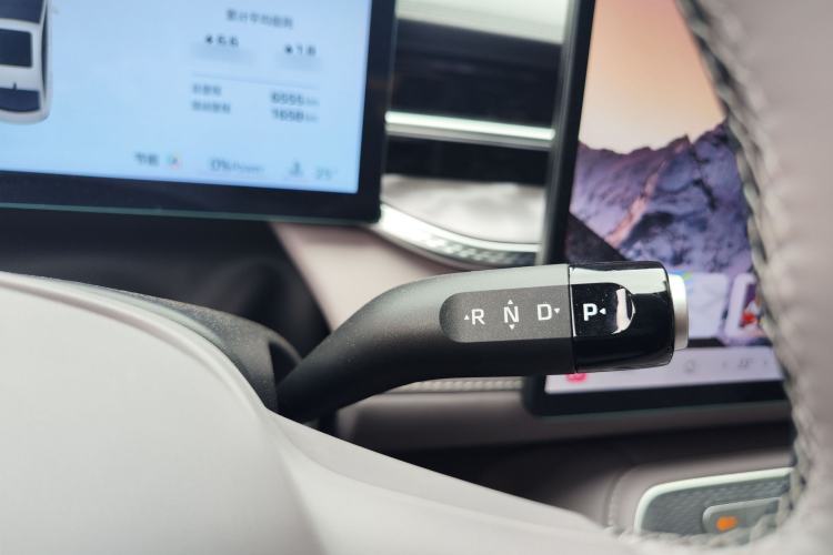 Used Roewe M7 DMH 2025 Model 160km Premium Version Gear Lever