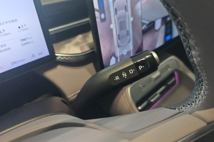 Used Roewe M7 DMH 2025 Model 160km Premium Version Gear Lever