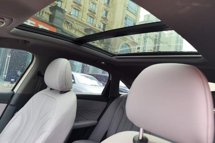 Used Roewe M7 DMH 2025 Model 160km Premium Version Headliner