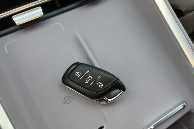 Used Roewe M7 DMH 2025 Model 160km Premium Version Interior 1