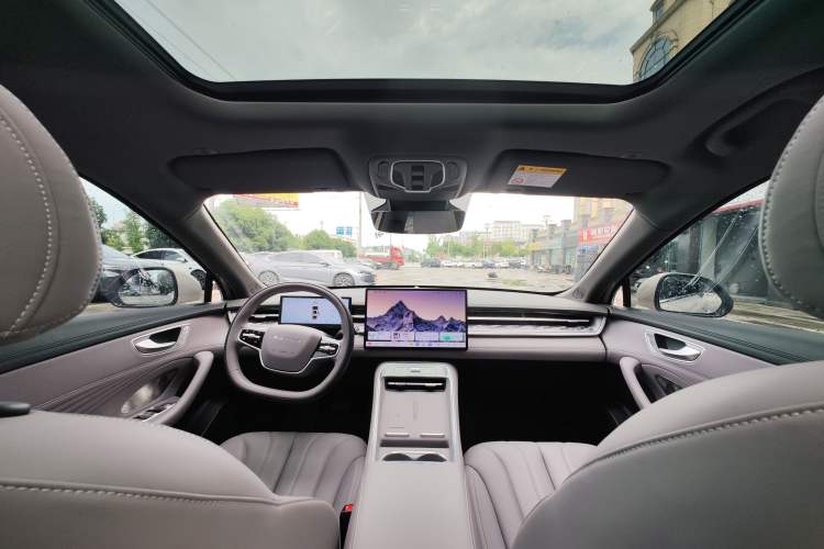 Used Roewe M7 DMH 2025 Model 160km Premium Version Interior 1