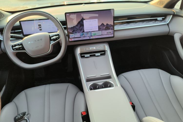 Used Roewe M7 DMH 2025 Model 160km Comfort Version Interior 2