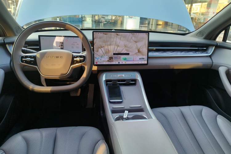 Used Roewe M7 DMH 2025 Model 160km Enjoyment Version Interior 2