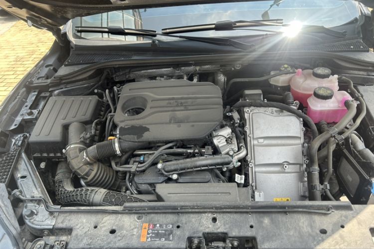 Used Roewe M7 DMH 2025 Model 160km Premium Version Interior 2