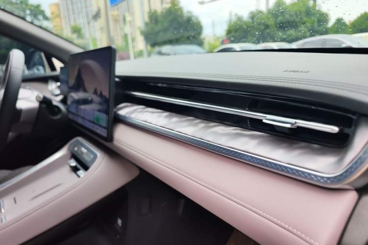 Used Roewe M7 DMH 2025 Model 160km Premium Version Interior 2