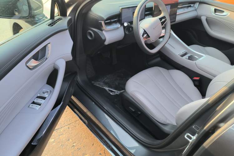 Used Roewe M7 DMH 2025 Model 160km Comfort Version Interior 3
