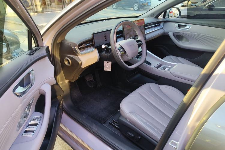Used Roewe M7 DMH 2025 Model 160km Enjoyment Version Interior 3