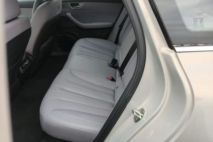 Used Roewe M7 DMH 2025 Model 160km Premium Version Interior 4
