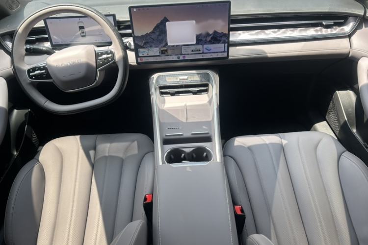 Used Roewe M7 DMH 2025 Model 160km Premium Version Interior 7