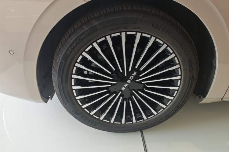 Used Roewe M7 DMH 2025 Model 160km Premium Version Left Front Wheel Hub