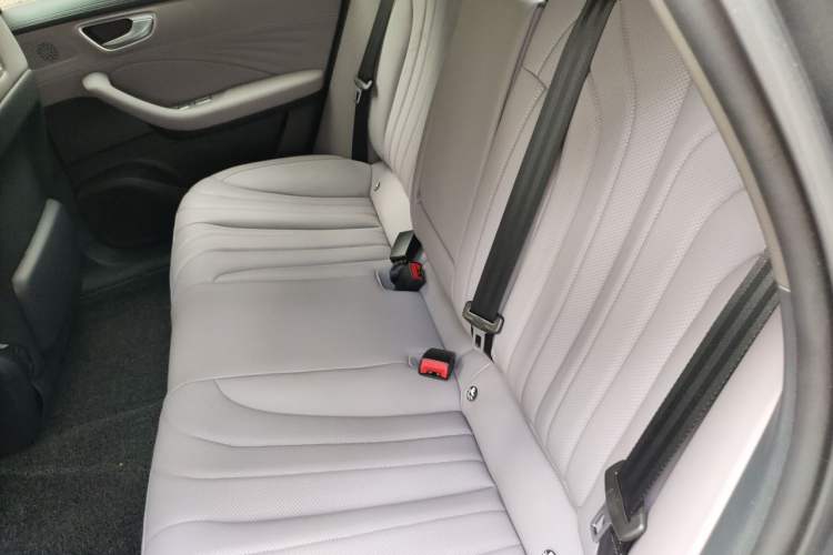 Used Roewe M7 DMH 2025 Model 160km Premium Version Left Rear Seat