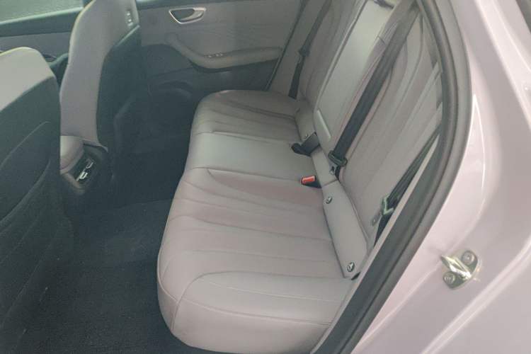 Used Roewe M7 DMH 2025 Model 160km Enjoyment Version Left Rear Seat