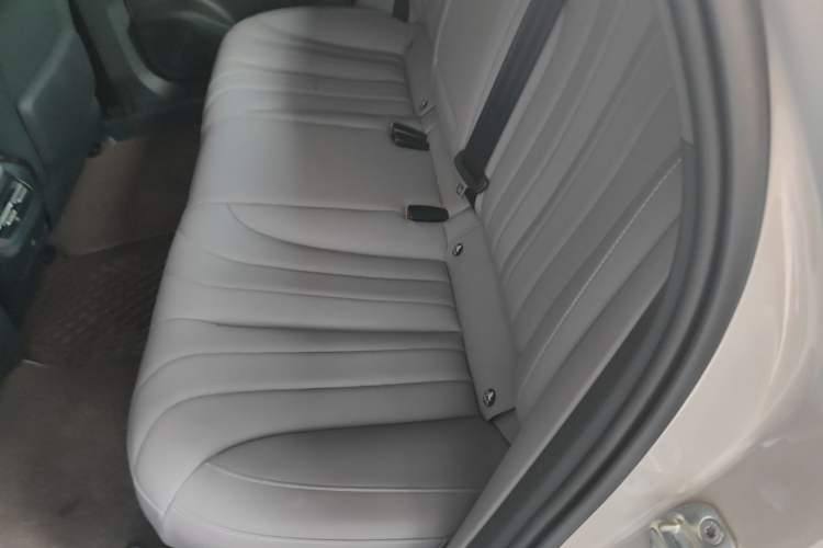Used Roewe M7 DMH 2025 Model 160km Premium Version Left Rear Seat