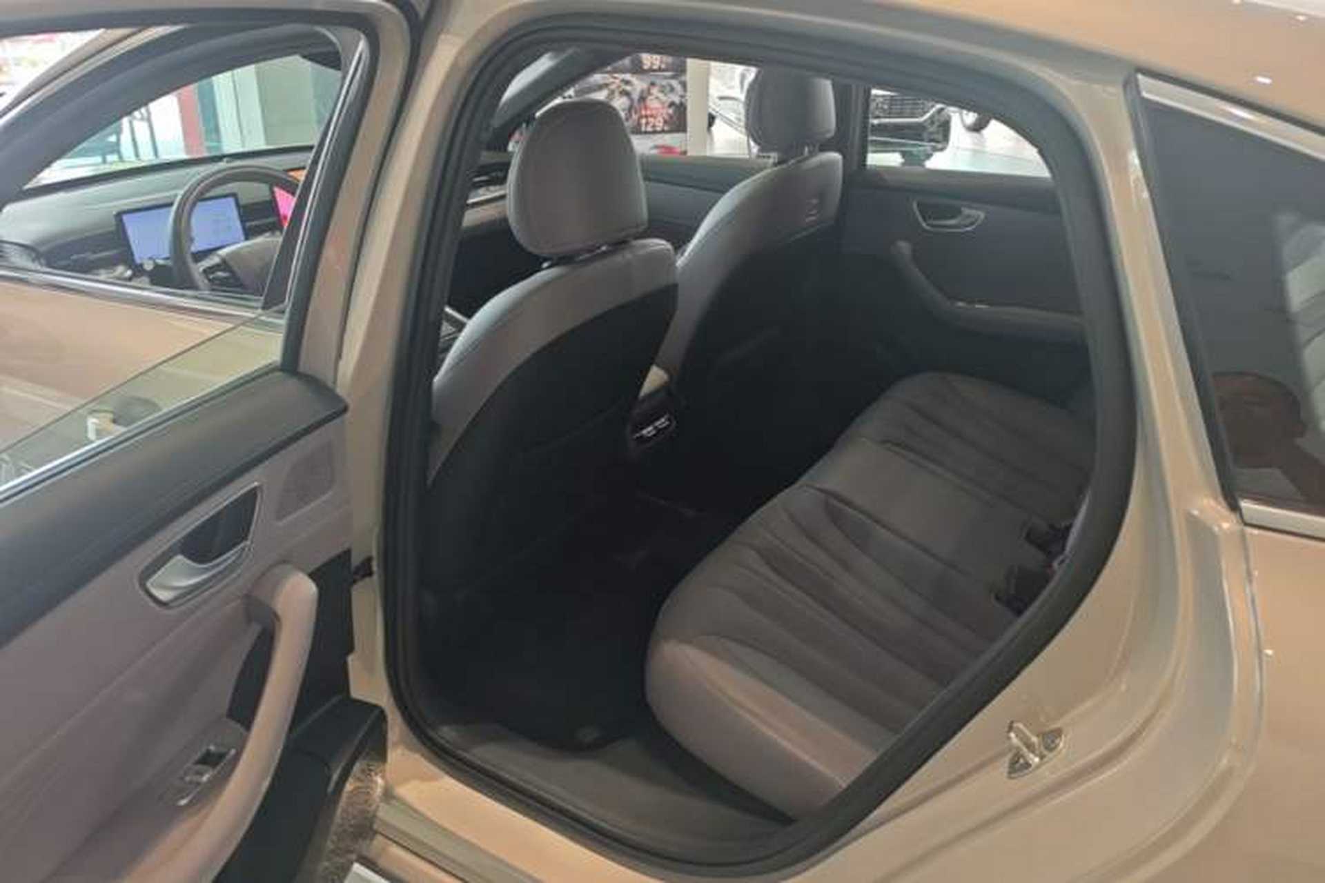 Used Roewe M7 DMH 2025 Model 160km Premium Version Left Rear Seat