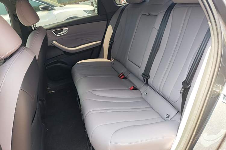 Used Roewe M7 DMH 2025 Model 160km Comfort Version Left Rear Seat