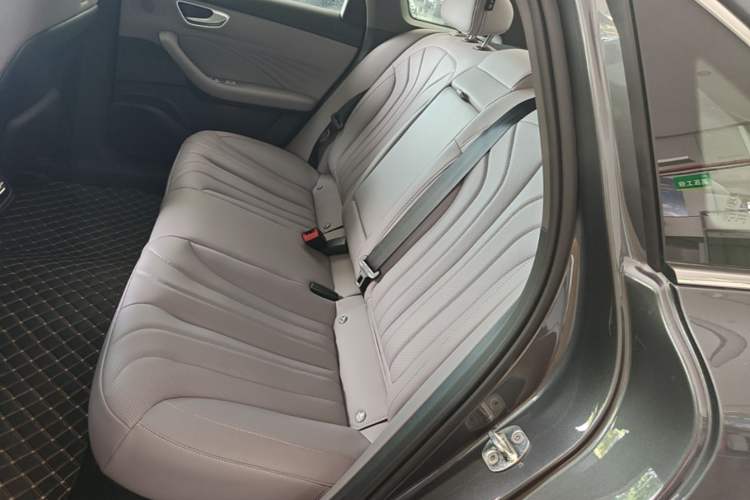 Used Roewe M7 DMH 2025 Model 160km Enjoyment Version Left Rear Seat