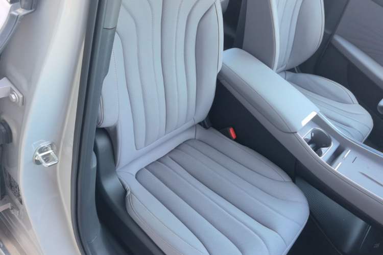Used Roewe M7 DMH 2025 Model 160km Premium Version Right Front Seat