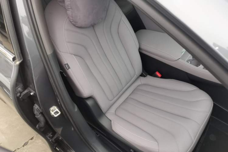Used Roewe M7 DMH 2025 Model 160km Premium Version Right Front Seat