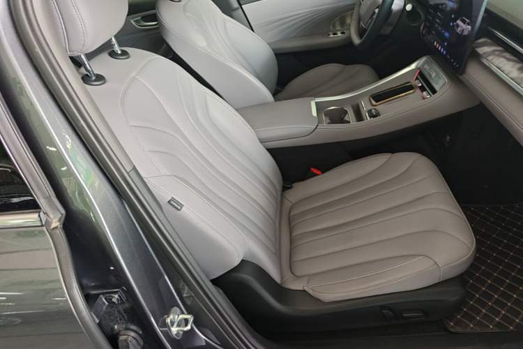 Used Roewe M7 DMH 2025 Model 160km Enjoyment Version Right Front Seat