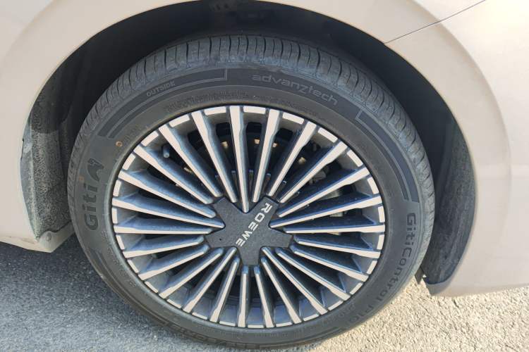 Used Roewe M7 DMH 2025 Model 160km Premium Version Right Front Wheel Hub