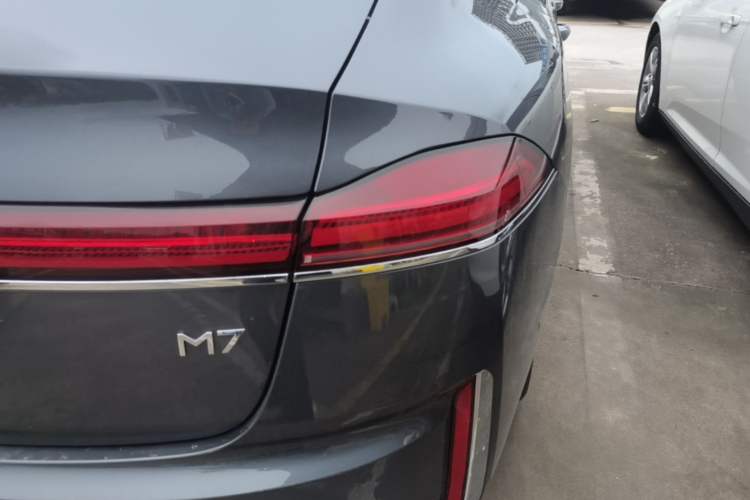 Used Roewe M7 DMH 2025 Model 160km Premium Version Right Rear Taillight