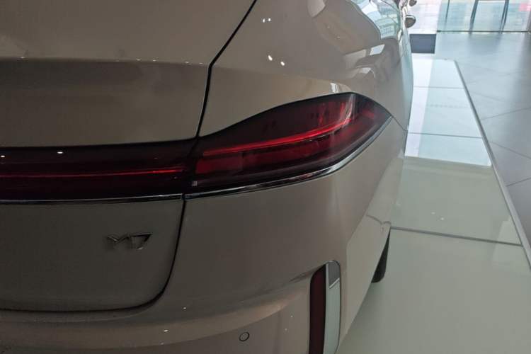 Used Roewe M7 DMH 2025 Model 160km Premium Version Right Rear Taillight