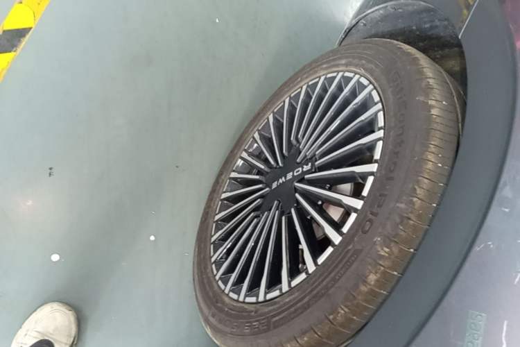Used Roewe M7 DMH 2025 Model 160km Premium Version Right Rear Wheel Hub