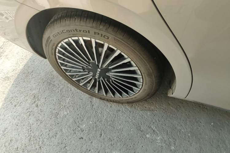Used Roewe M7 DMH 2025 Model 160km Premium Version Right Rear Wheel Hub