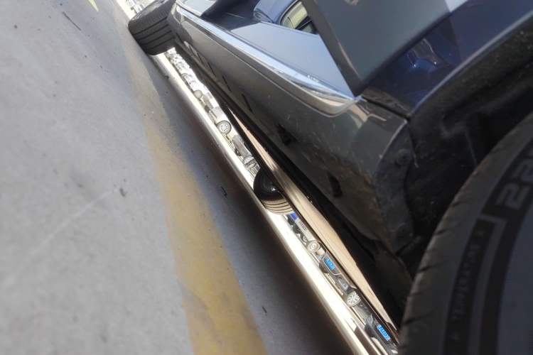 Used Roewe M7 DMH 2025 Model 160km Premium Version Right Side Sill