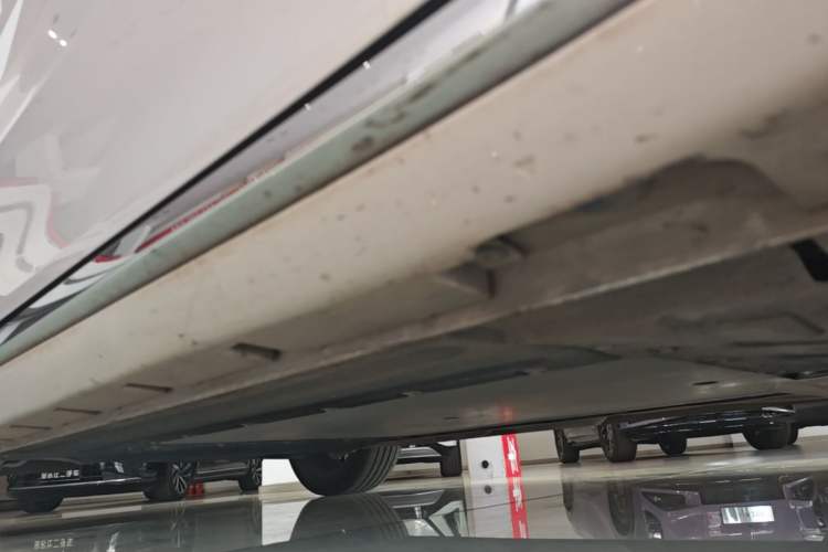 Used Roewe M7 DMH 2025 Model 160km Premium Version Right Side Sill