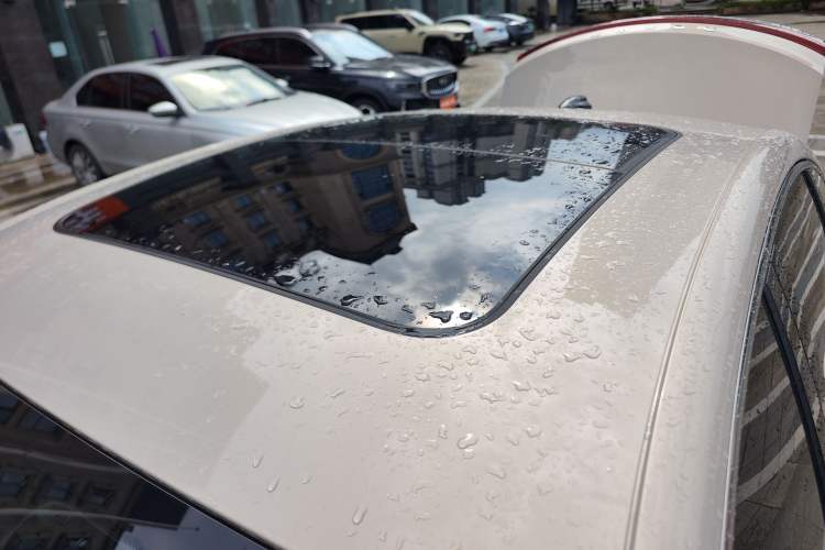 Used Roewe M7 DMH 2025 Model 160km Premium Version Roof