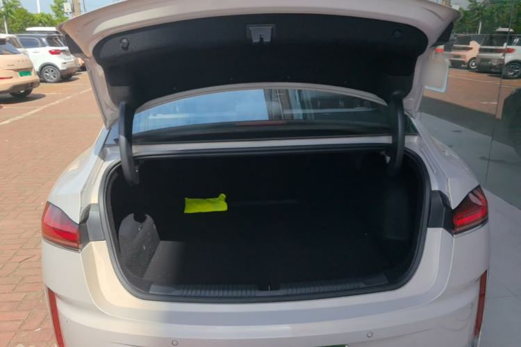 Used Roewe M7 DMH 2025 Model 160km Premium Version Trunk