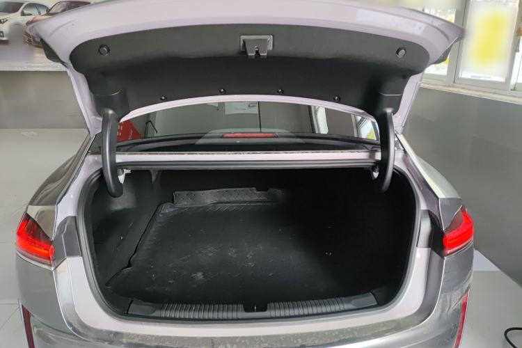 Used Roewe M7 DMH 2025 Model 160km Enjoyment Version Trunk