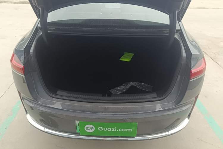 Used Roewe M7 DMH 2025 Model 160km Enjoyment Version Trunk