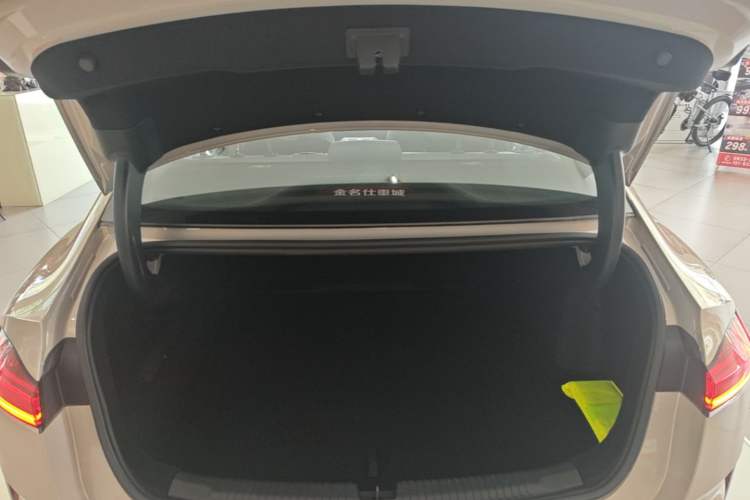 Used Roewe M7 DMH 2025 Model 160km Premium Version Trunk