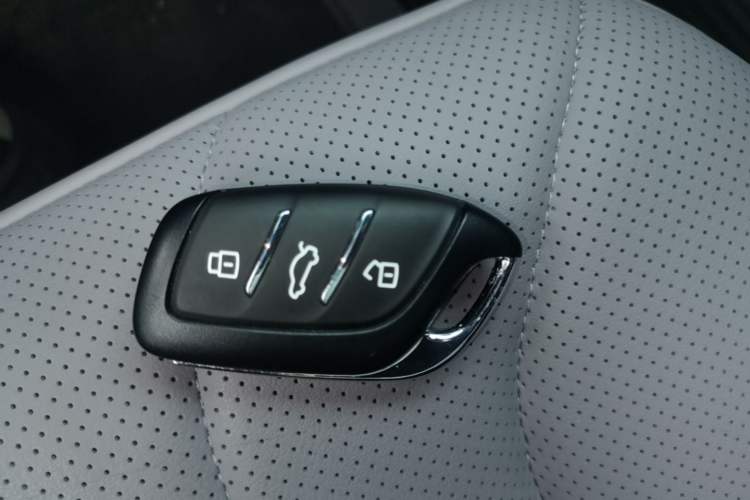 Used Roewe M7 DMH 2025 Model 160km Premium Version Vehicle Key