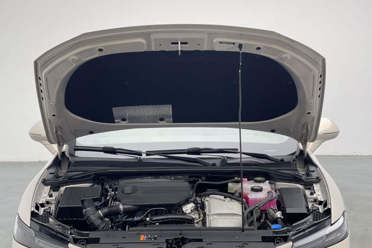 Used Roewe M7 DMH 2025 Model 160km Enjoyment Version Engine Bay