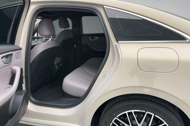 Used Roewe M7 DMH 2025 Model 160km Enjoyment Version Interior 3