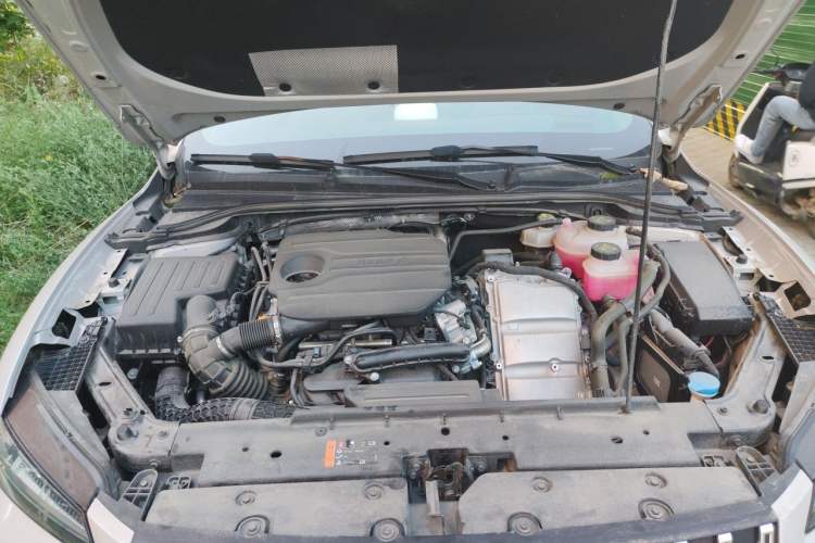 Used Roewe M7 DMH 2025 Model 160km Comfort Version Engine Bay