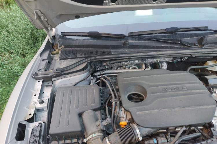 Used Roewe M7 DMH 2025 Model 160km Comfort Version Engine Bay Right