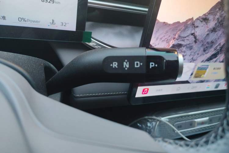 Used Roewe M7 DMH 2025 Model 160km Comfort Version Gear Lever